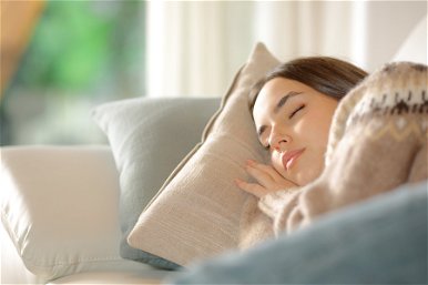 Tényleg jobban alszik, akinek magasabb a fizetése? Meglepő eredményeket mutat egy új tanulmány