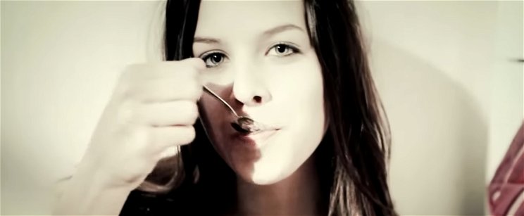 Magyar modellé az ismert klipben szereplő, őrjítő fekete bugyis fenék